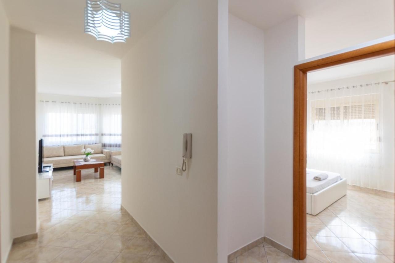 Spacious 2 Bedroom Apartment In Durres Beach エクステリア 写真