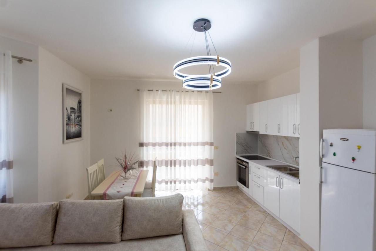 Spacious 2 Bedroom Apartment In Durres Beach エクステリア 写真