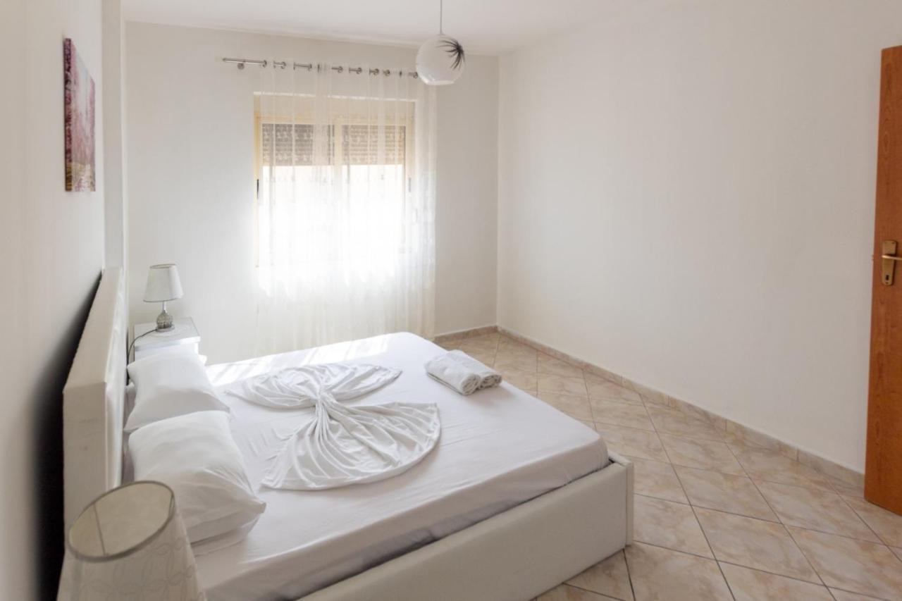 Spacious 2 Bedroom Apartment In Durres Beach エクステリア 写真