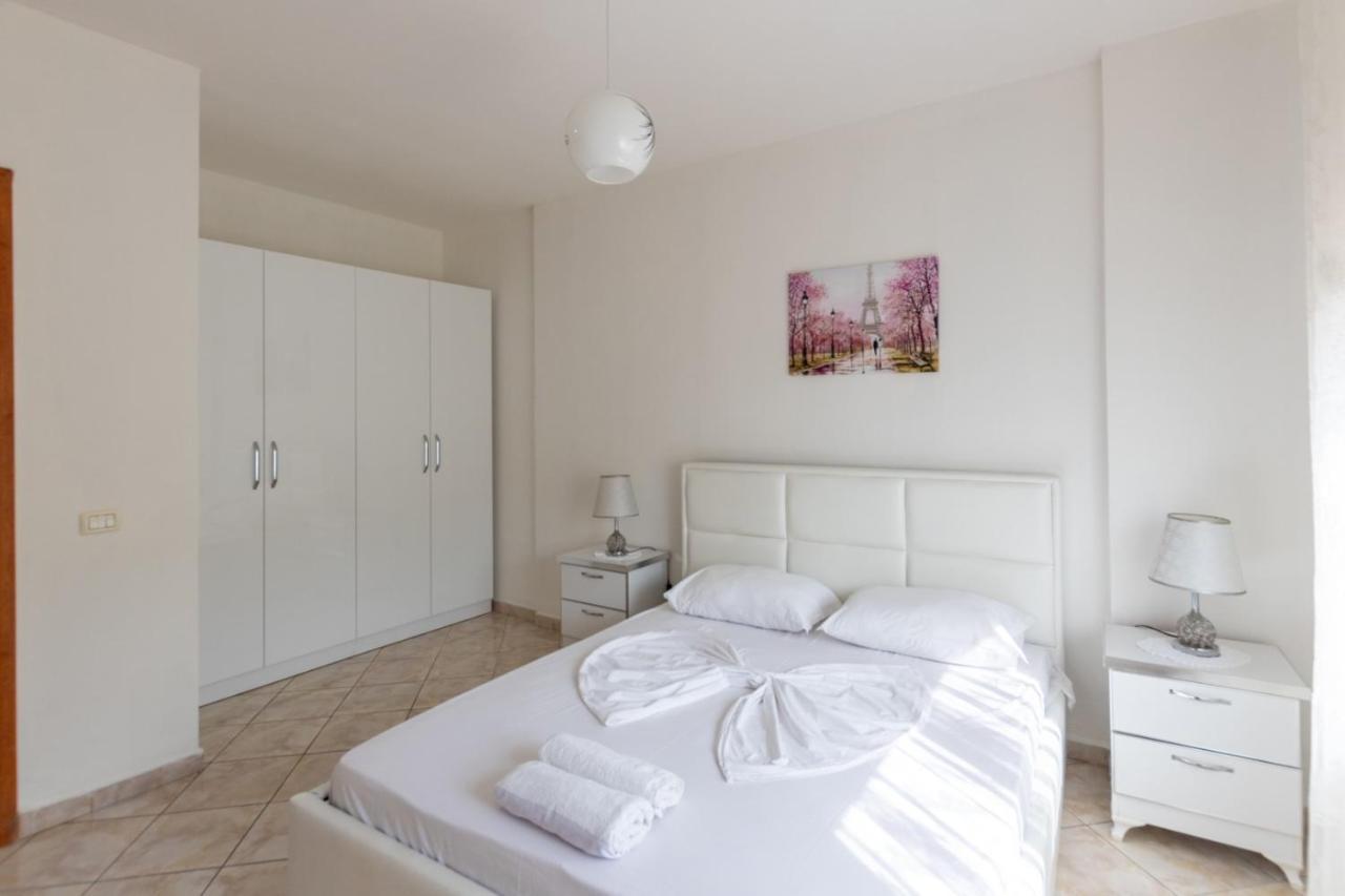 Spacious 2 Bedroom Apartment In Durres Beach エクステリア 写真