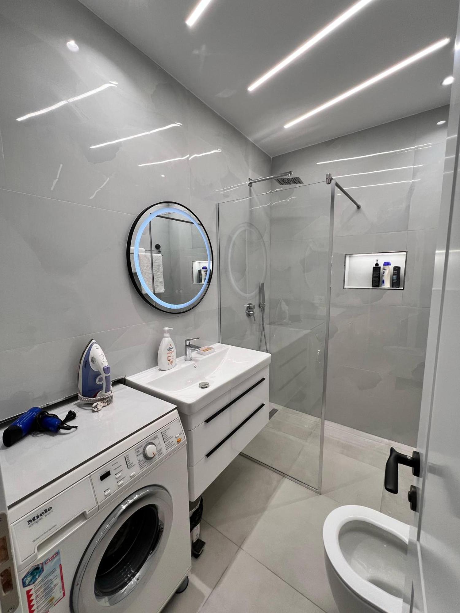 Spacious 2 Bedroom Apartment In Durres Beach エクステリア 写真